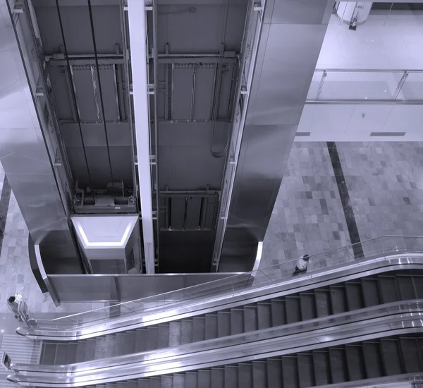 Výtahy a eskalátory — Stock fotografie