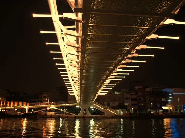 Moderne Brücke bei Nacht — Stockfoto