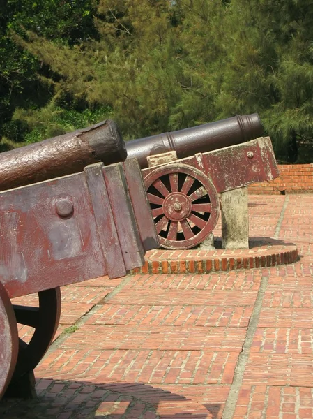 Bronzen kanonnen — Stockfoto