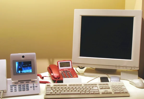 Moderner elektronischer Schreibtisch — Stockfoto