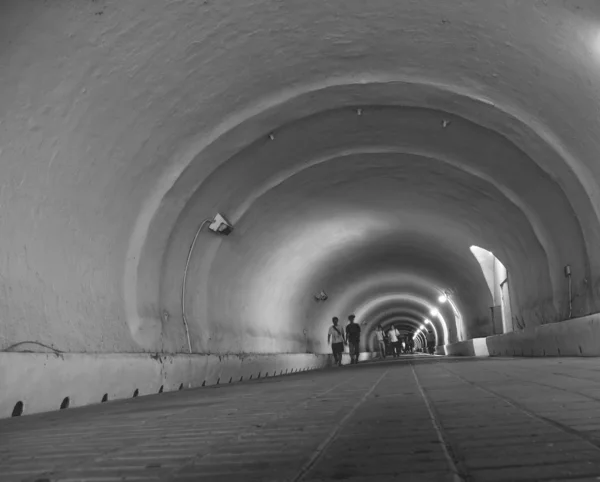 Underjordisk tunnel — Stockfoto