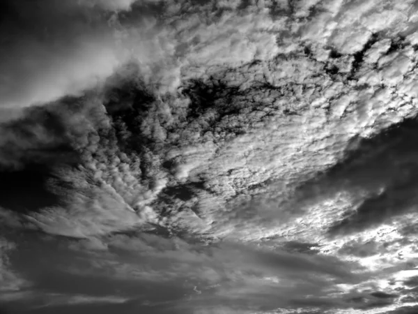 Wind fegte Himmel — Stockfoto