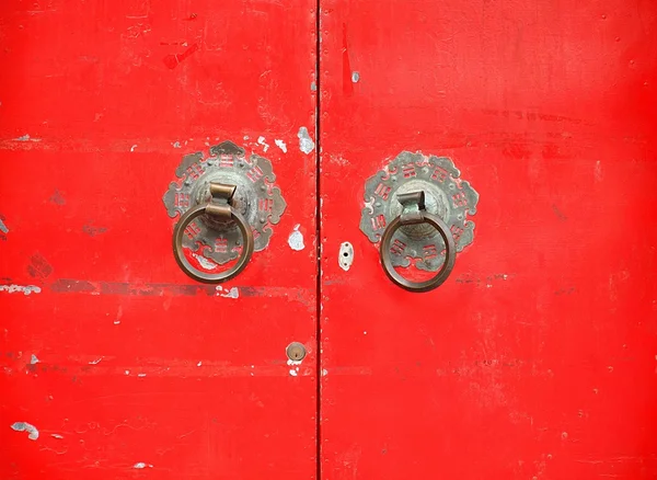 오래 된 중국 doorknockers — 스톡 사진