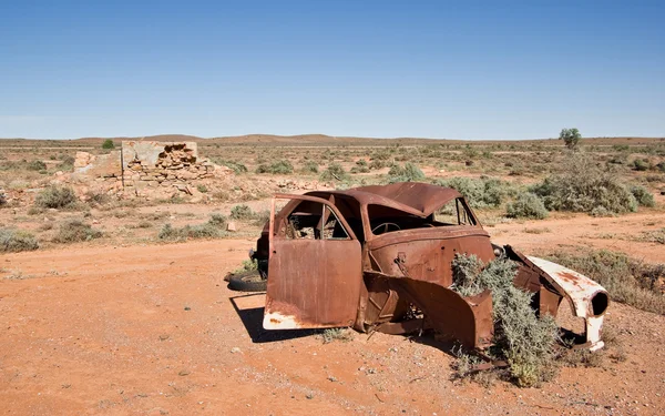 沙漠中的旧车 — 图库照片