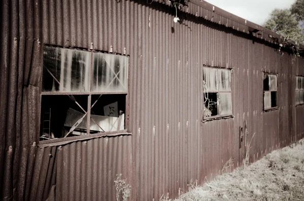 旧生锈的锡棚 — 图库照片