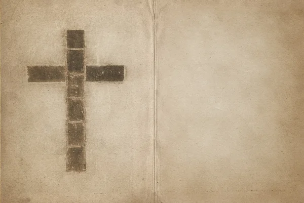 Crucea creștină pe o carte veche — Fotografie, imagine de stoc