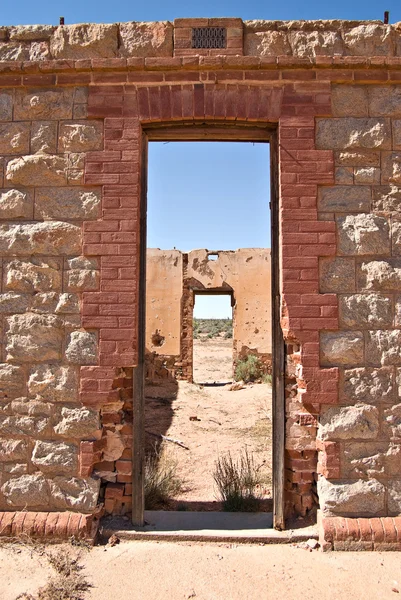 Oude ruïnes deuropening — Stockfoto