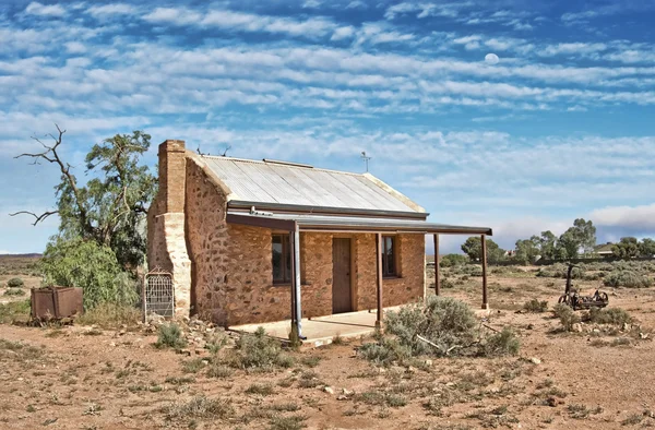 Stará budova v poušti — Stock fotografie