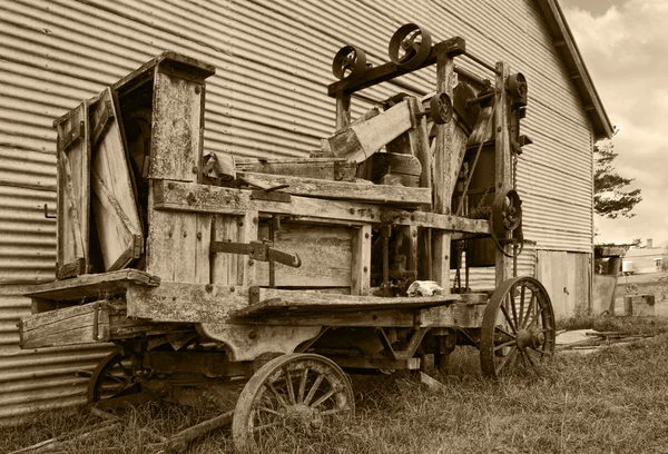 Eski çiftlik makineleri baler — Stok fotoğraf