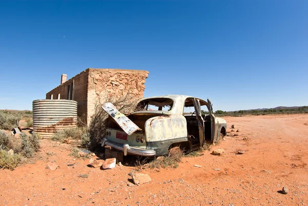 沙漠中的旧车 — 图库照片