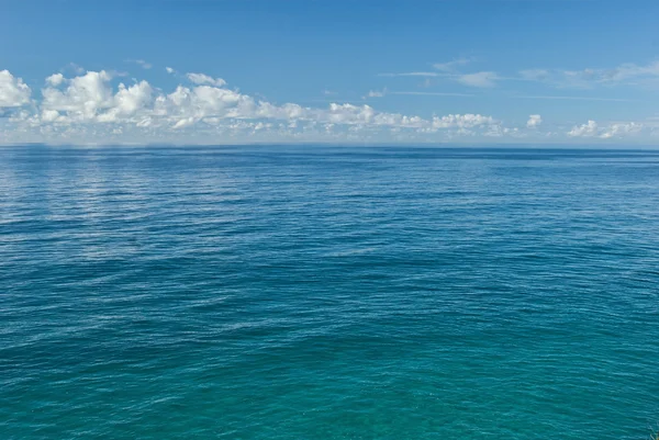 Csendes nyugodt tenger víz felszínén — Stock Fotó