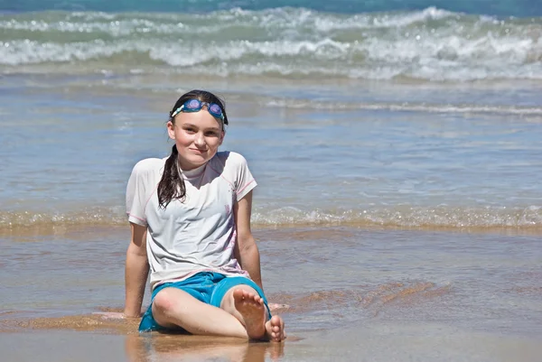 海滩上的少女 — 图库照片