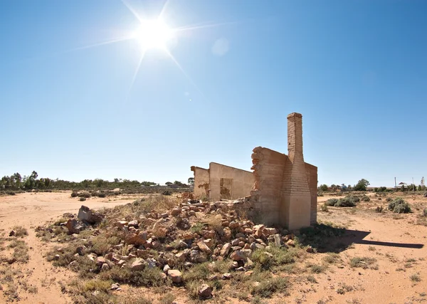 Stare ruiny w słońcu — Zdjęcie stockowe
