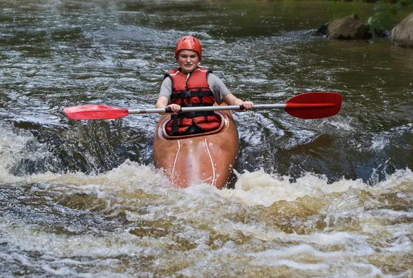 Teenage girl white water kayaking — Stock Photo, Image