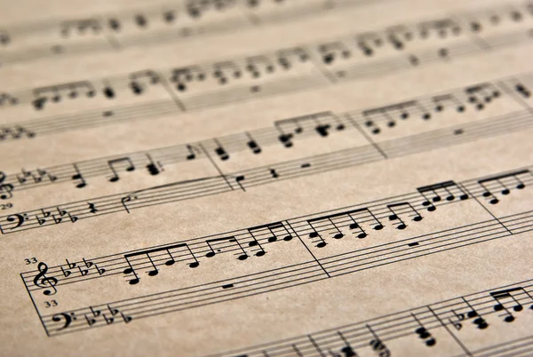 Notas musicales sobre pergamino — Foto de Stock