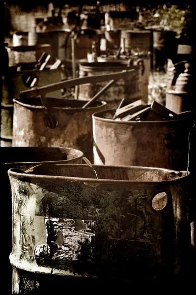 Grungy oude vaten — Stockfoto
