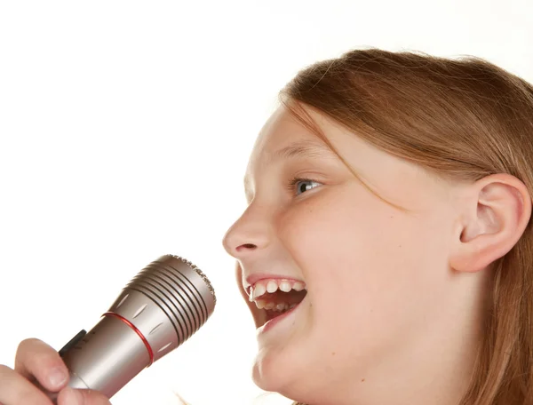 Chica joven cantando karaoke en blanco —  Fotos de Stock