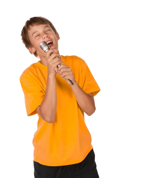 Menino cantando karaoke — Fotografia de Stock