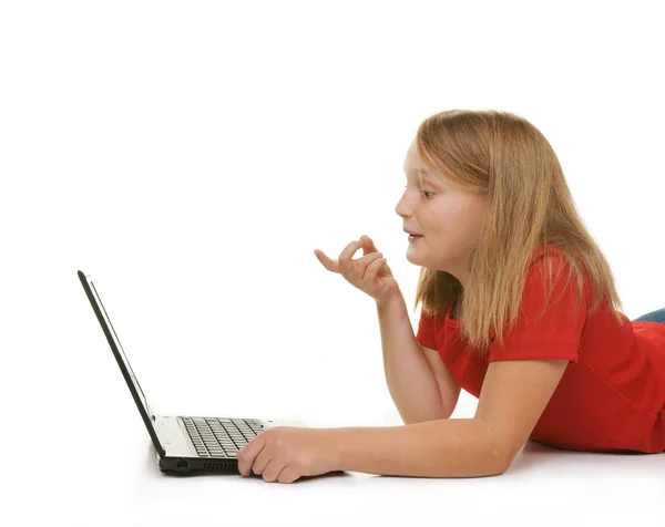 Chica usando ordenador portátil — Foto de Stock