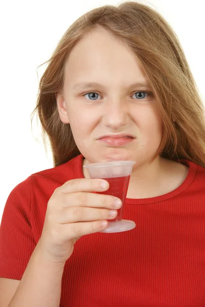 Fiatal lány vesz gyógyszert — Stock Fotó