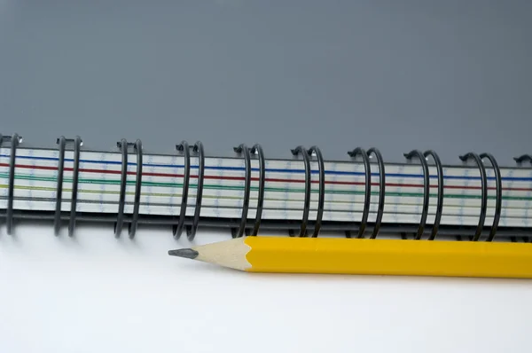 Олівець і ноутбук . — стокове фото