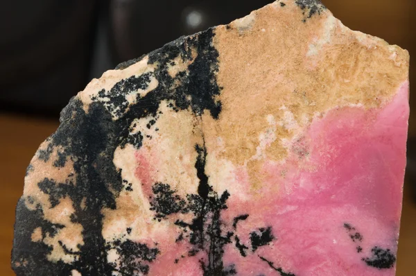 mineraller örnekleri. rhodonite