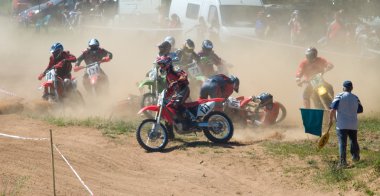 üzerinde yol motocross. Sonbahar