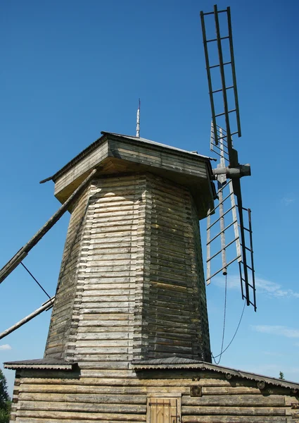 Starý větrný mlýn větrné energie — Stock fotografie