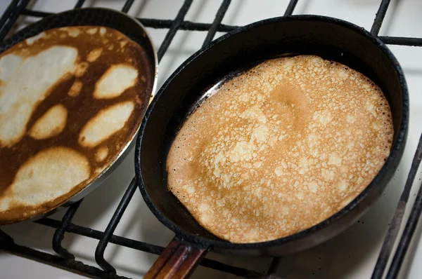 Pancakes are fried in a pan — Stock Photo, Image