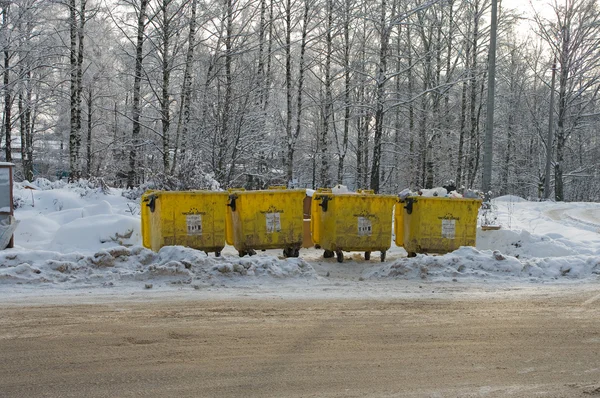 Контейнеры для бытовых отходов — стоковое фото