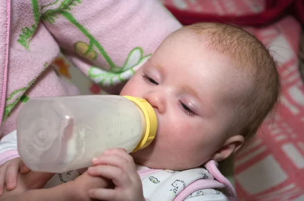 Feeding baby bottle — Stock Photo, Image