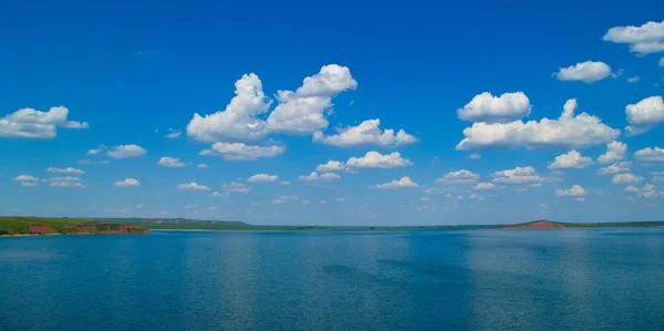 湖の静かな水 — ストック写真