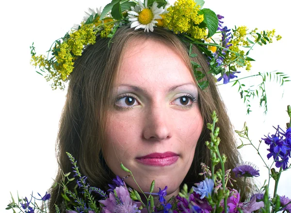 花の花輪を持つ女性 — ストック写真