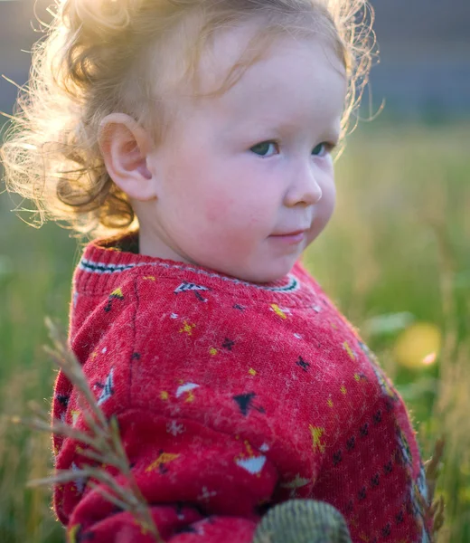 Κοριτσάκι με κόκκινο χρώμα — Φωτογραφία Αρχείου