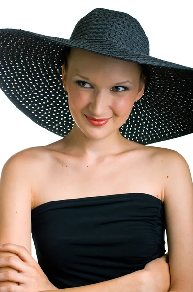 Siyah şapka gülümseyen güzel kadın — Stok fotoğraf