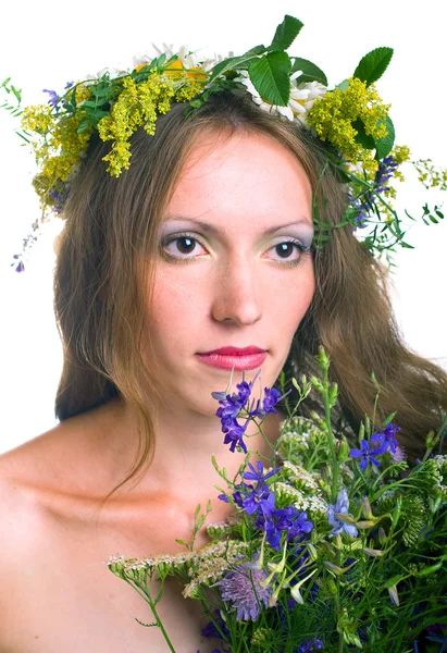 Çiçek çelenk ile güzel genç kadın — Stok fotoğraf
