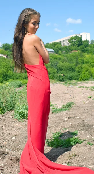 Dziewczyna w czerwonej sukience — Zdjęcie stockowe