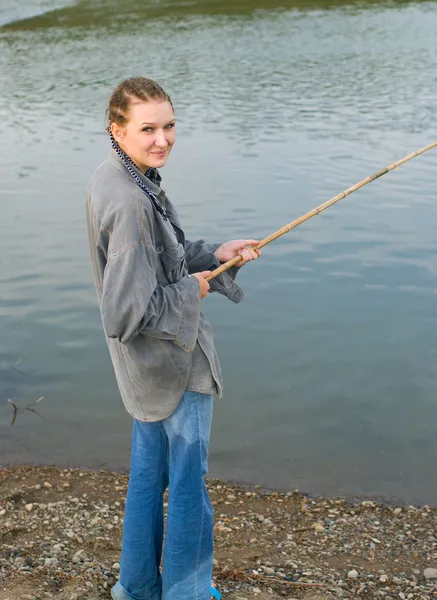 Mujeres jóvenes en el río —  Fotos de Stock