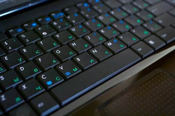 Черная клавиатура ноутбука — стоковое фото