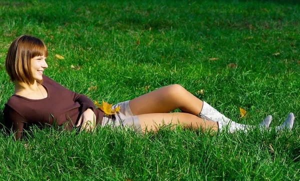 Girl on green grass — Stock Photo, Image