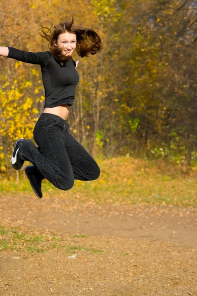 Прыгающая девушка 2 — стоковое фото