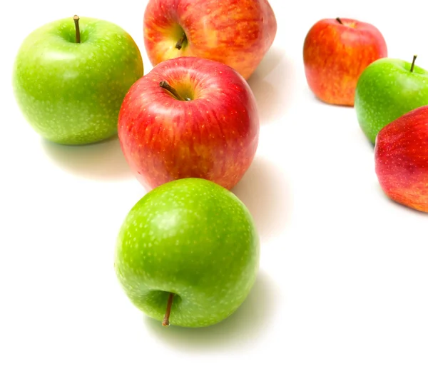 Yeşil ve kırmızı elmalar — Stok fotoğraf