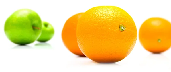 Pomeranče a jablka — Stock fotografie