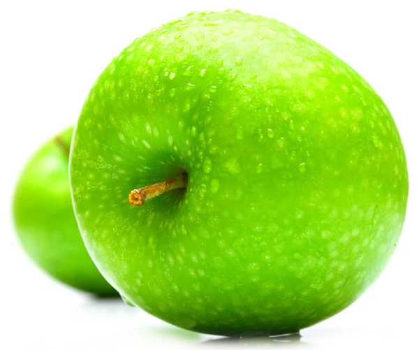 Blöta gröna äpplen — Stockfoto