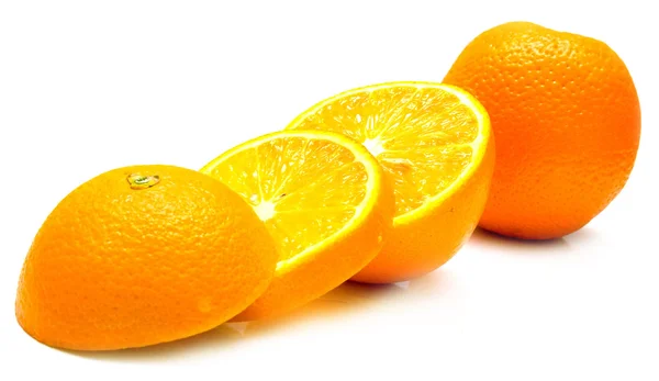 Отрезанные апельсины — стоковое фото
