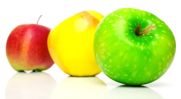 Красные, желтые и зеленые яблоки — стоковое фото