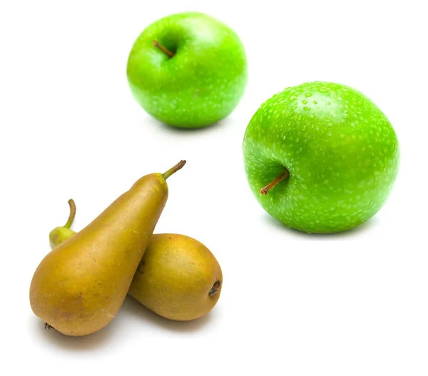 Gröna äpplen och päron — Stockfoto