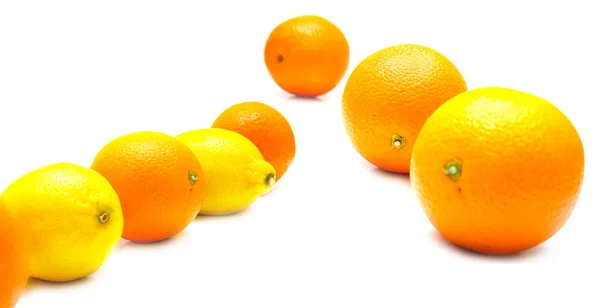 Naranjas y limones amarillos — Foto de Stock