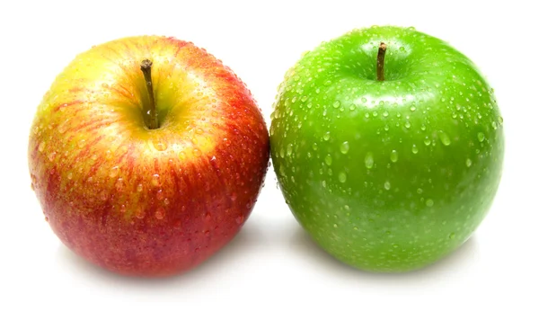 Jabłka objęte krople wody — Zdjęcie stockowe