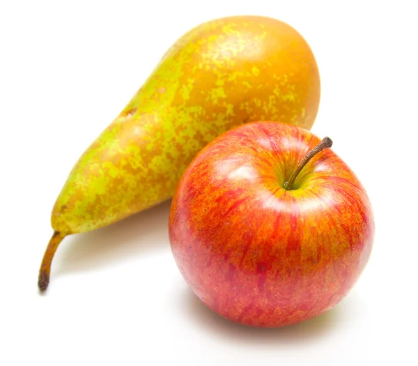 Pera verde y manzana roja —  Fotos de Stock